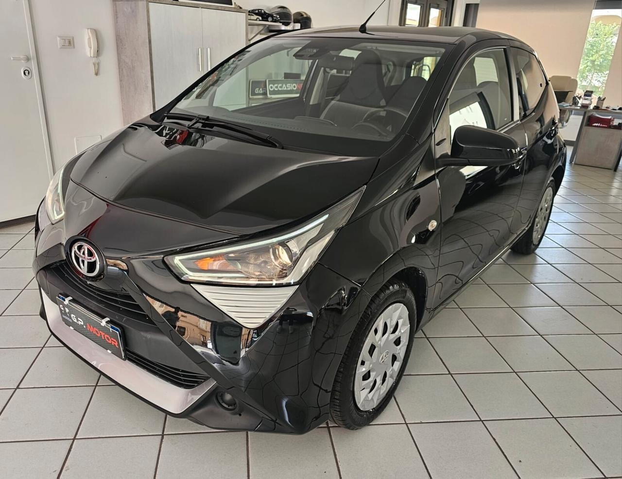 Toyota Aygo Connect 1.0 VVT-i 72 CV 5 porte x-cool