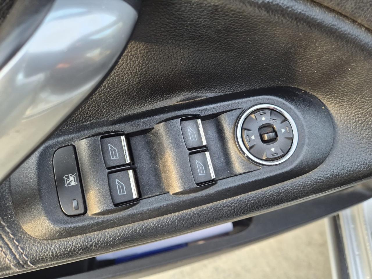 Ford Mondeo 2.0 TDCi 140 CV 5 poret Ghia DPF