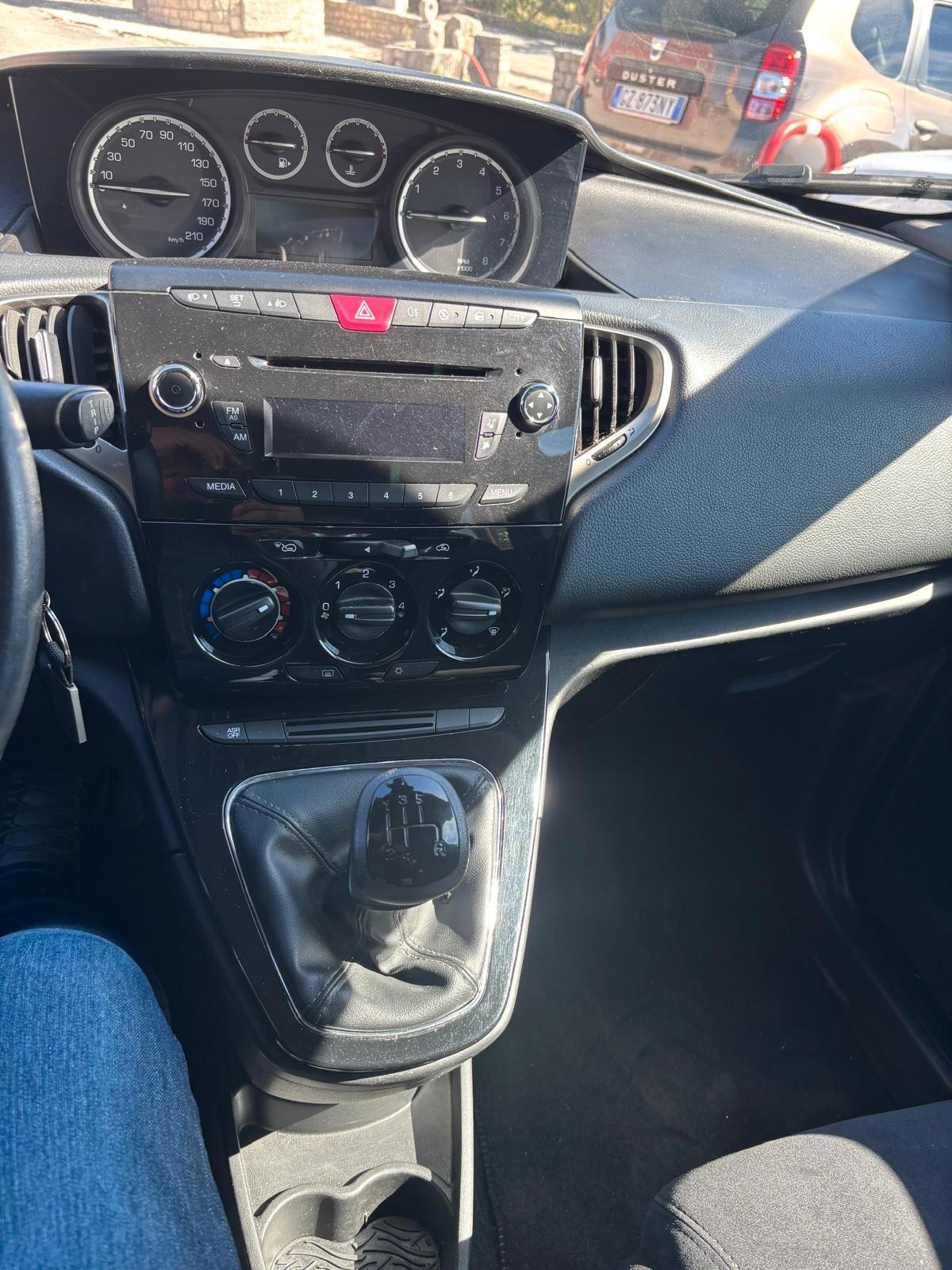 Lancia Ypsilon 1.2 69 CV 5 porte S&S Gold
