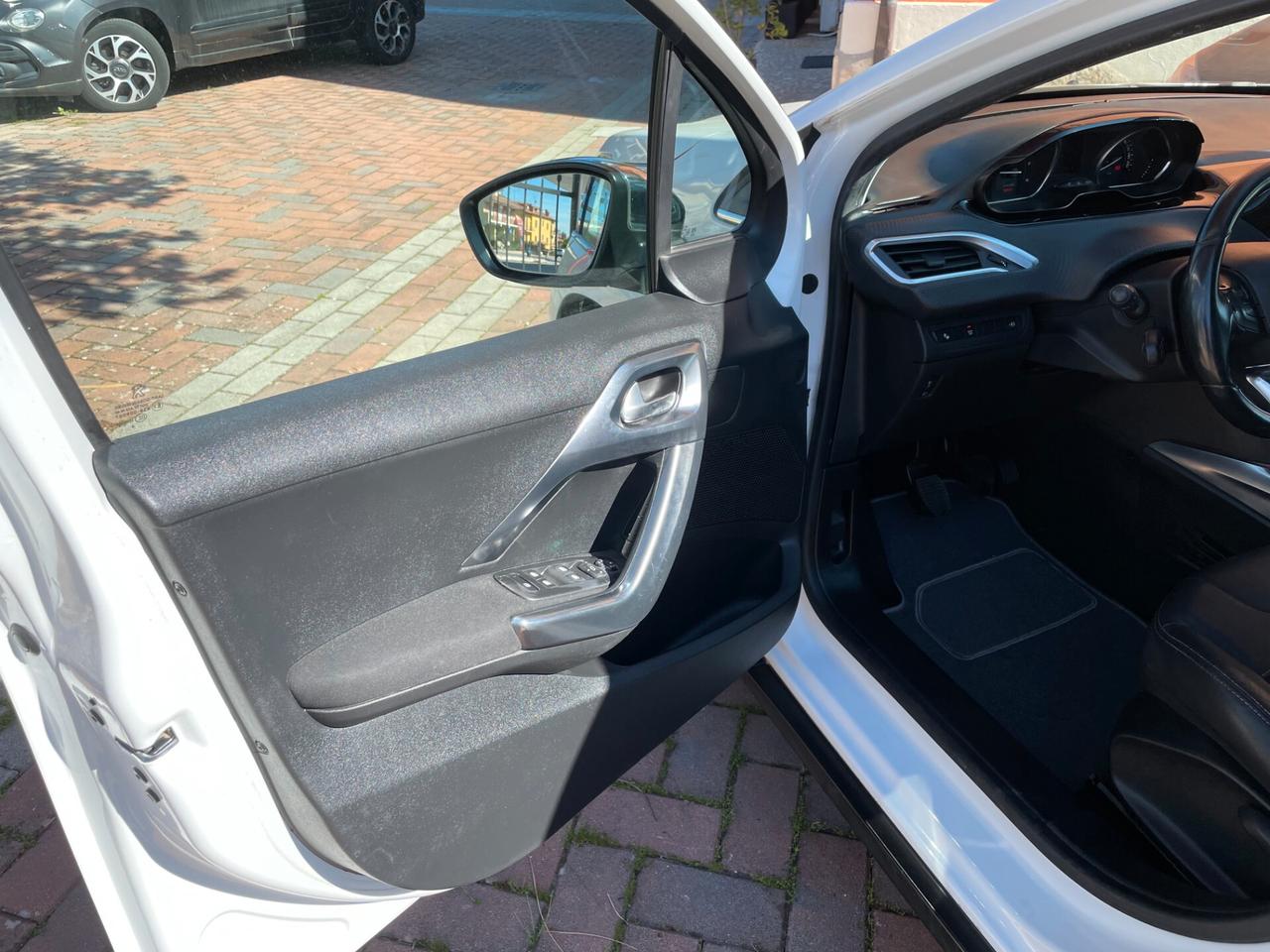 Peugeot 2008 1.6 e-HDi 115 CV Stop&Start Allure
