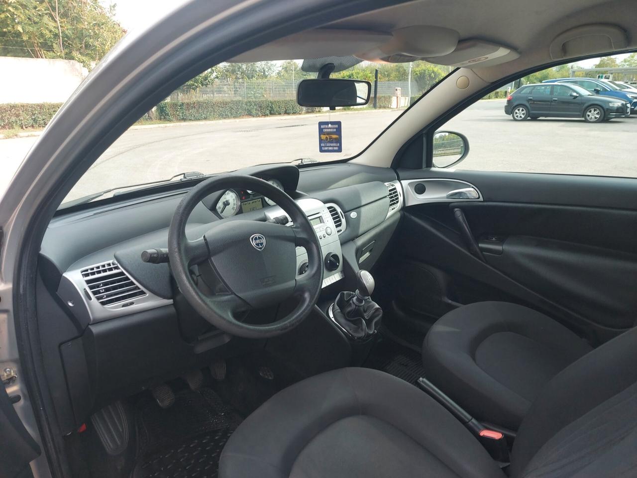 Lancia Ypsilon 1.2 69 CV Unyca 2011 uniproprietario