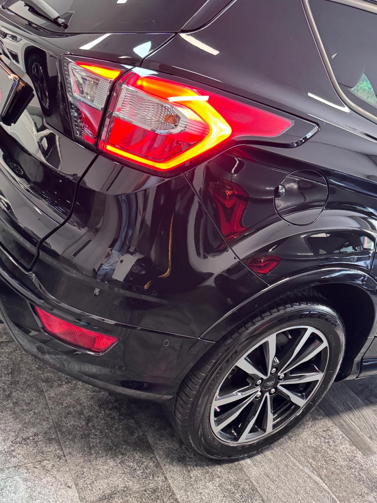 Ford Kuga 1.5 TDCI 120 CV S&S 2WD ST-Line