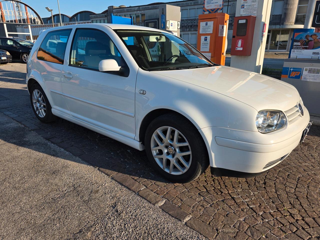 Volkswagen Golf 1.9 TDI/115 CV cat 3 porte Highline 401.000km