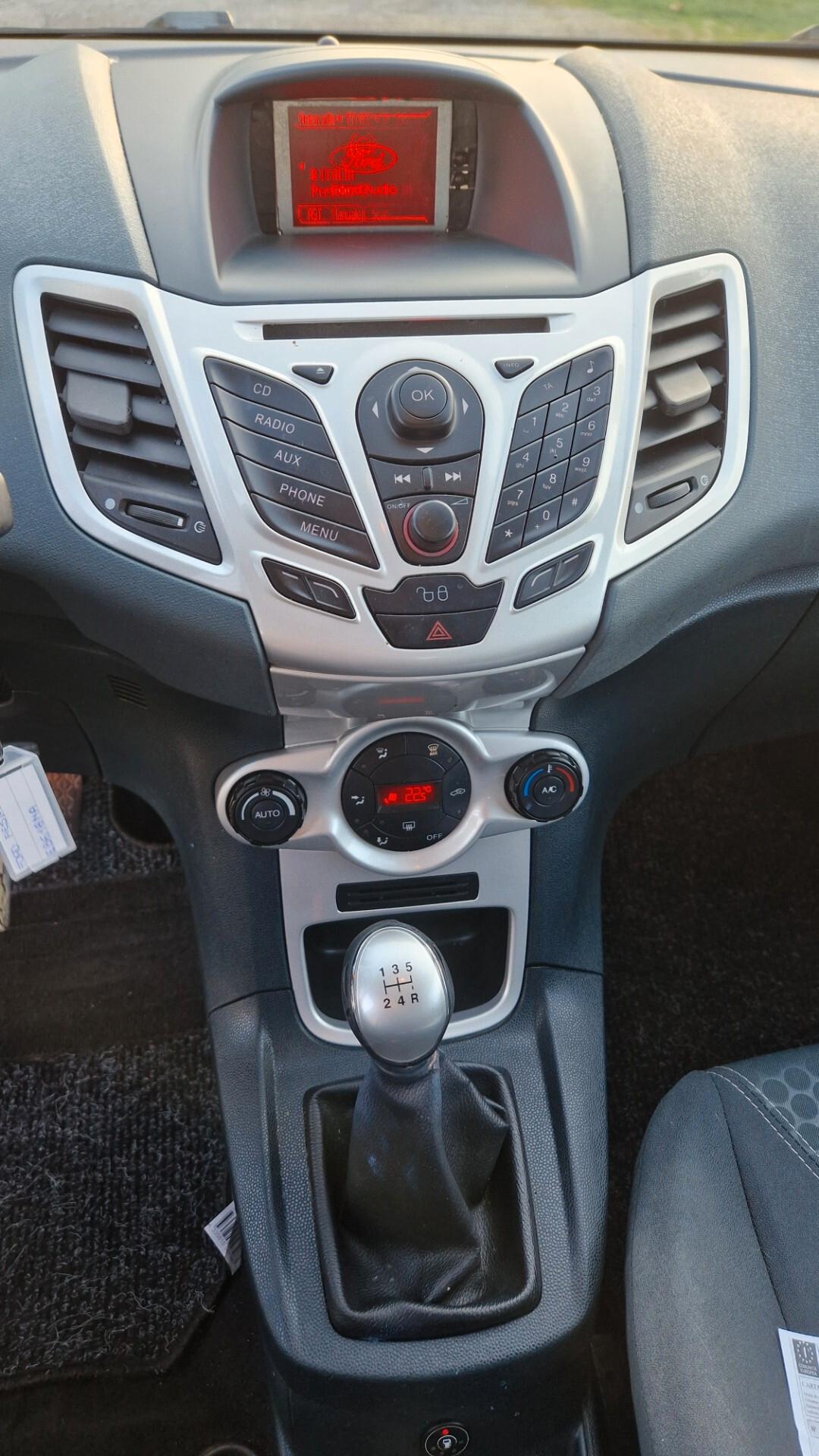 Ford Fiesta 1.4 5 porte Bz.- GPL Titanium Top neopatentati