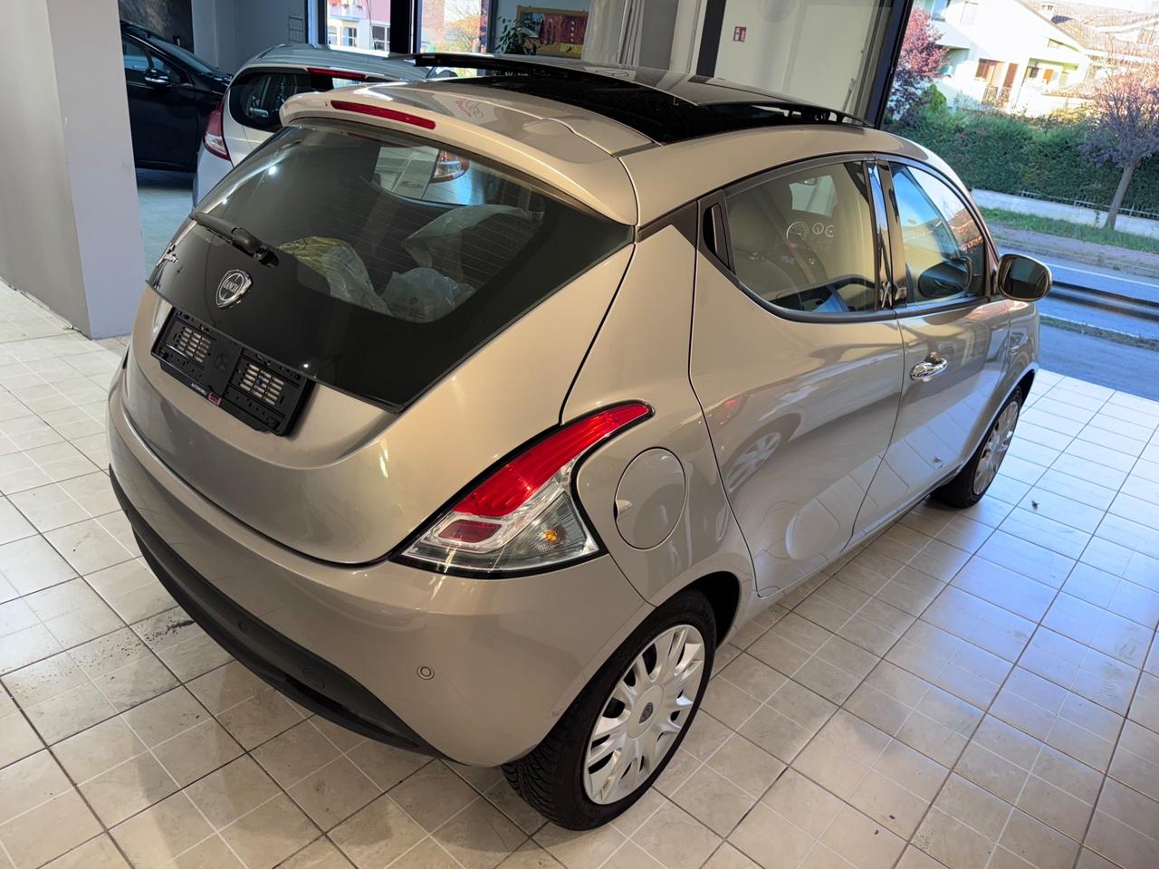 Lancia Ypsilon 0.9 TwinAir 85 CV 5 porte S&S DFN Platinum