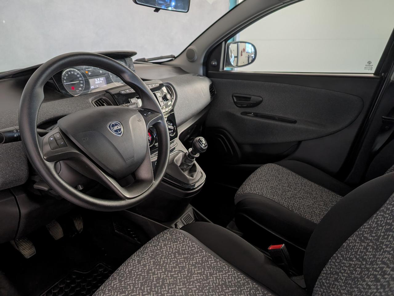 Lancia Ypsilon 1.0 Hybrid 70cv Silver