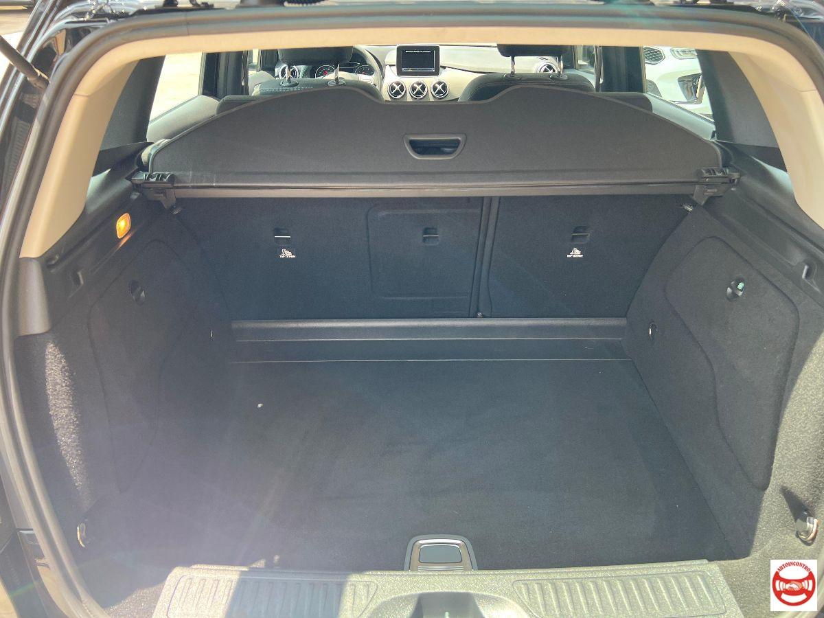 MERCEDES - Classe B B 180 Business