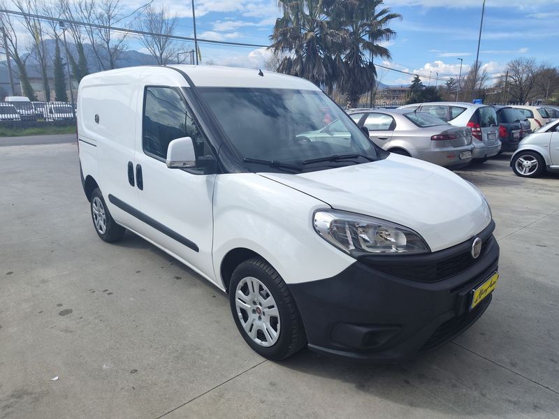 FIAT Dobl�� 1.6 MJT 105CV PC-TN Cargo Lamierato SX