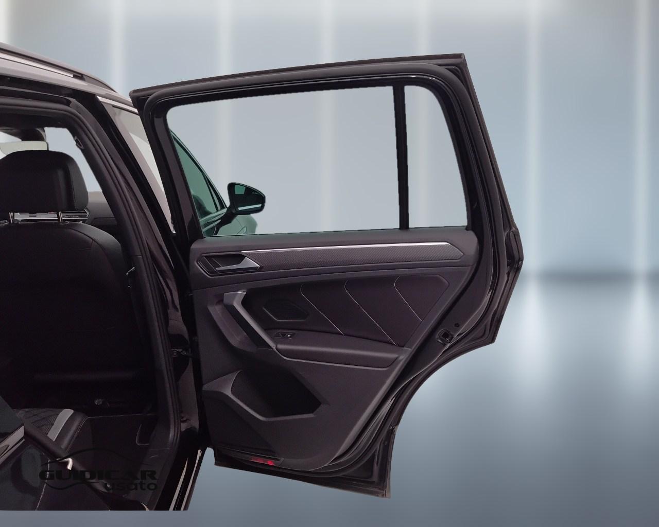 VOLKSWAGEN Tiguan II 2021 - Tiguan 2.0 tdi R-Line 150cv dsg