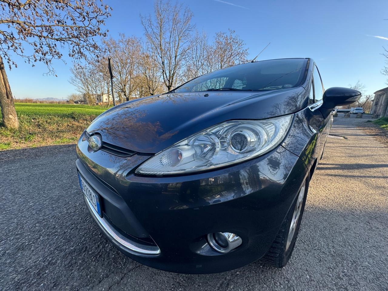 Ford Fiesta 1.4 5 porte Bz.- GPL Titanium