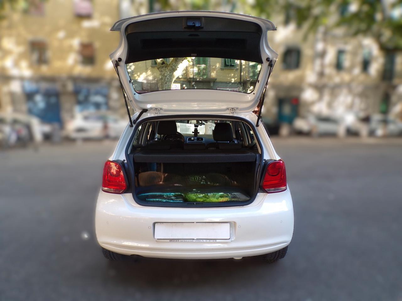 AUTO VOLKSWAGEN POLO 5P COMFORTLINE BI-FUEL DEL 2010 CON 227.500 KM