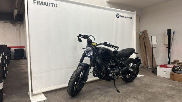 DUCATI Scrambler 800 .