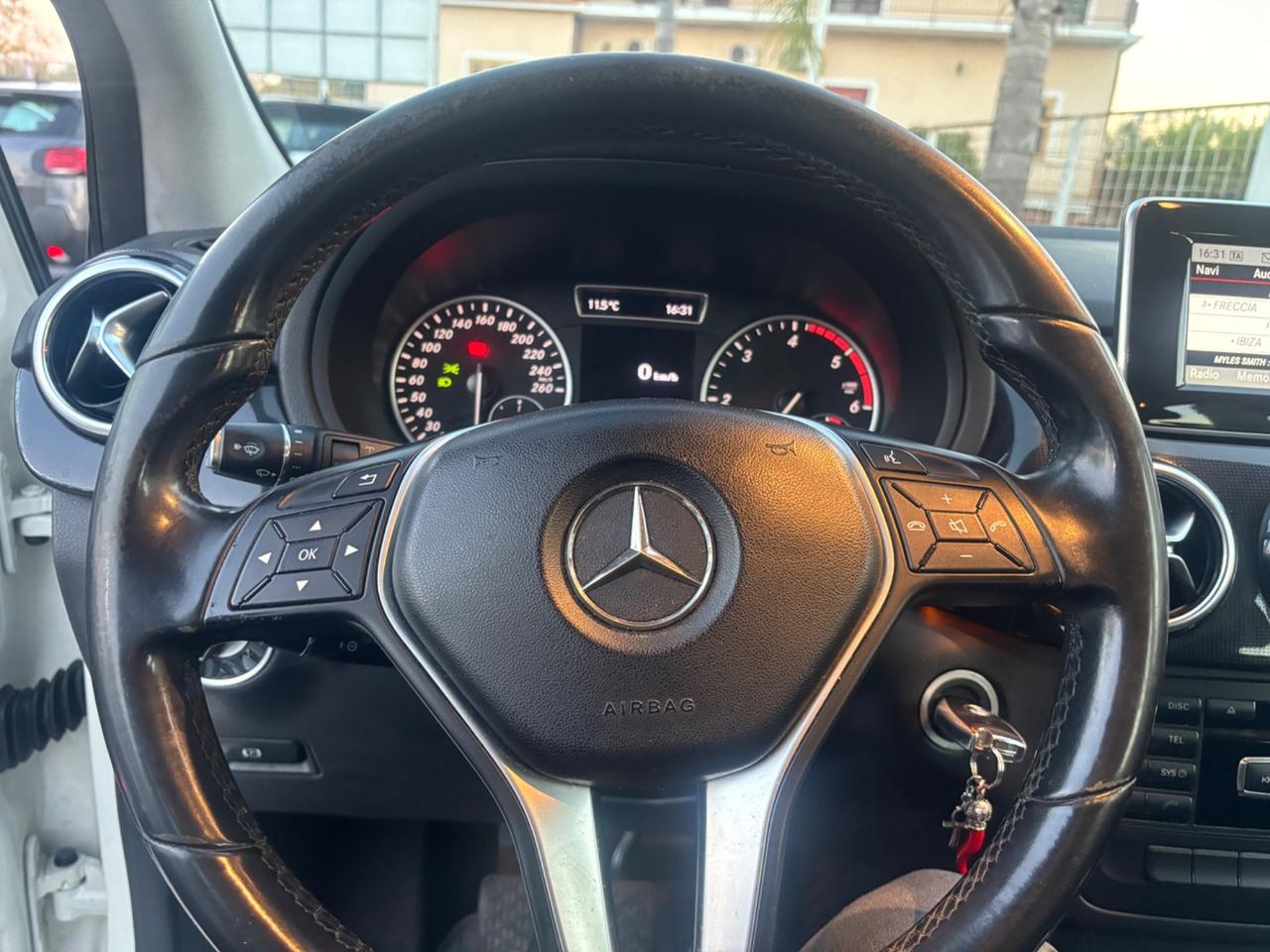 MERCEDES CLASSE B-180 PREMIUM FULL OPT