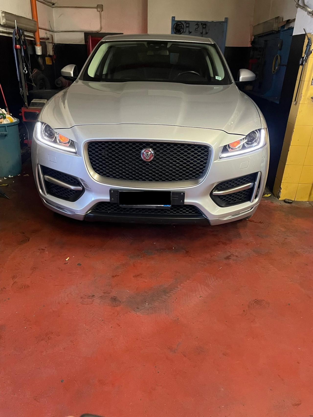 Jaguar F-Pace 2.0 D 180 CV AWD Portfolio