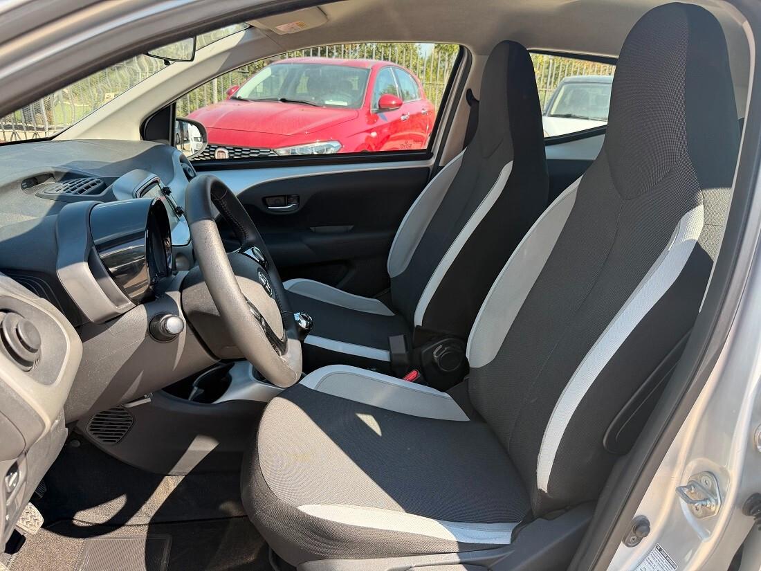 Toyota Aygo 1.0 VVT-i 69 CV 5 porte x-cool TSS