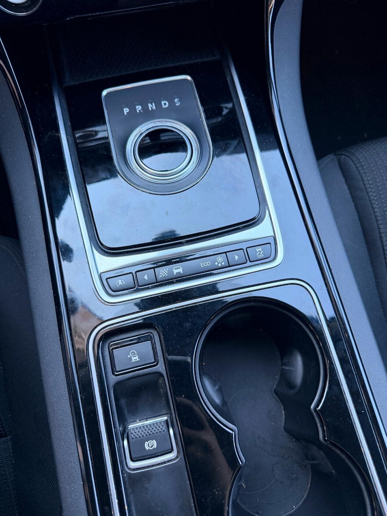 Jaguar XE 2.0 D Turbo 180CV Pure Business Edition