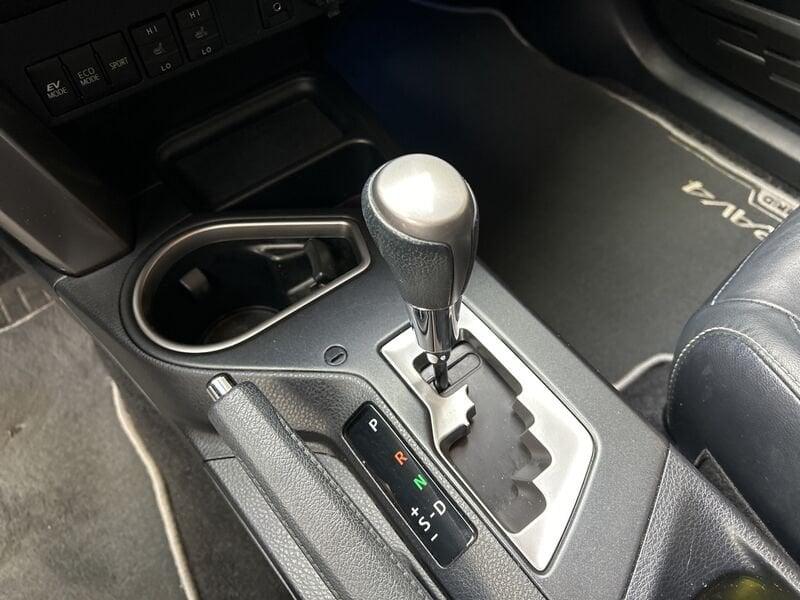 Toyota RAV4 2.5 vvt-i hybrid Lounge 2wd e-cvt my17