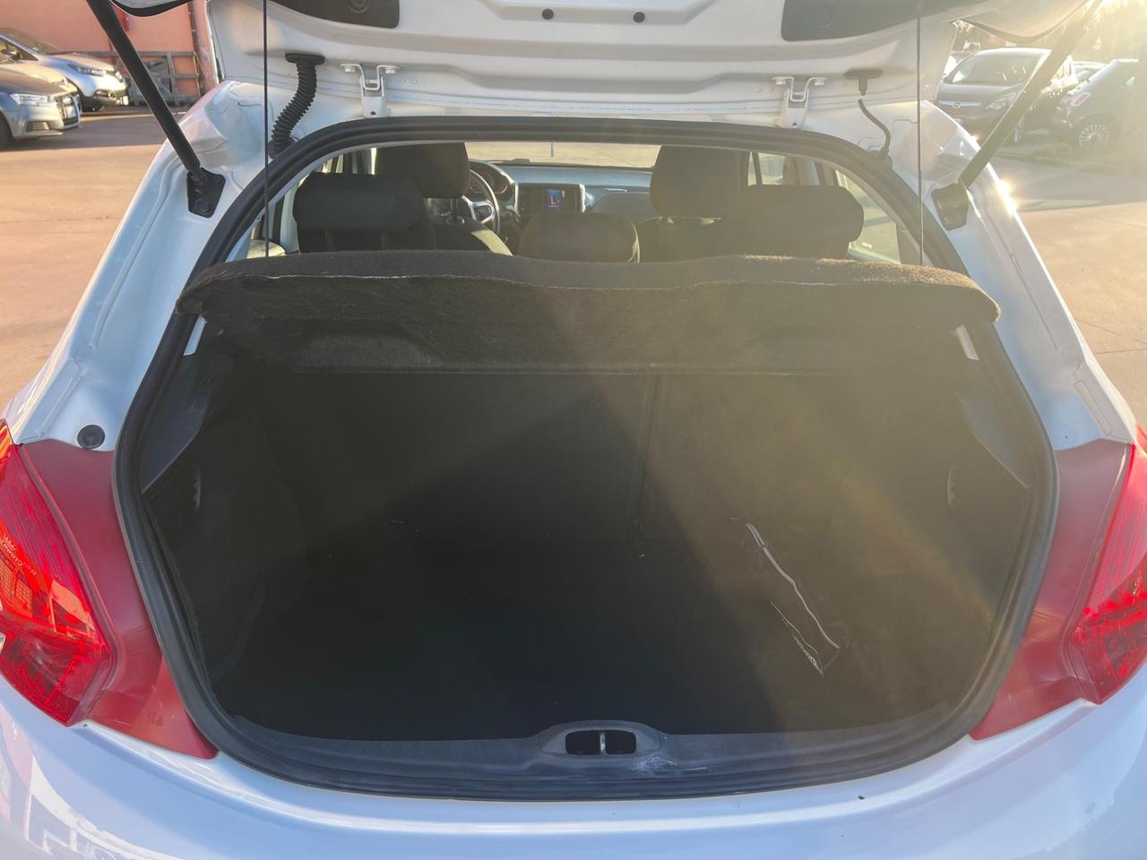Peugeot 208 1.4 HDi 68 CV 5 porte Active
