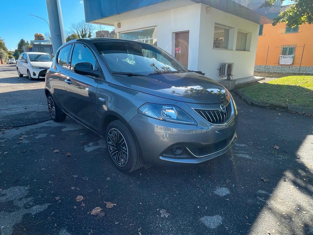 Lancia Ypsilon 1.0 FireFly Hybrid Silver GARANTITA