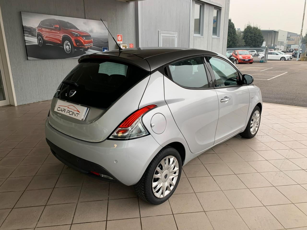 Lancia Ypsilon 0.9 TwinAir 85 CV 5 porte S&S Platinum