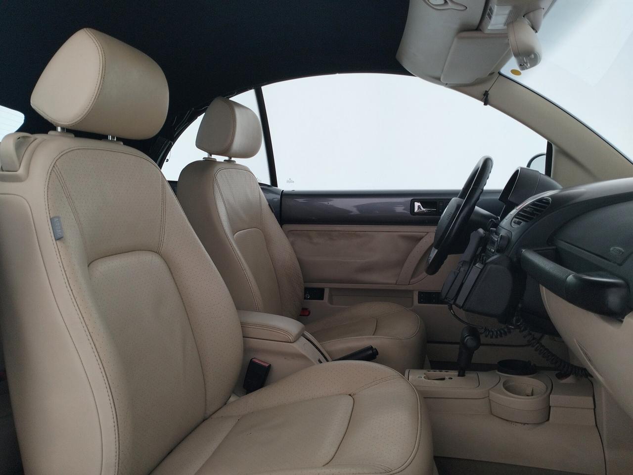 Volkswagen New Beetle 2.0 Cabrio aut.