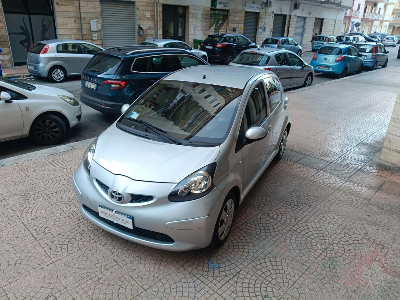 TOYOTA AYGO 1.0 5 PORTE-NEOPATENTATI-Euro 3990