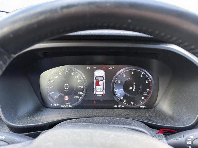 VOLVO XC40 T2 Geartronic Momentum Core