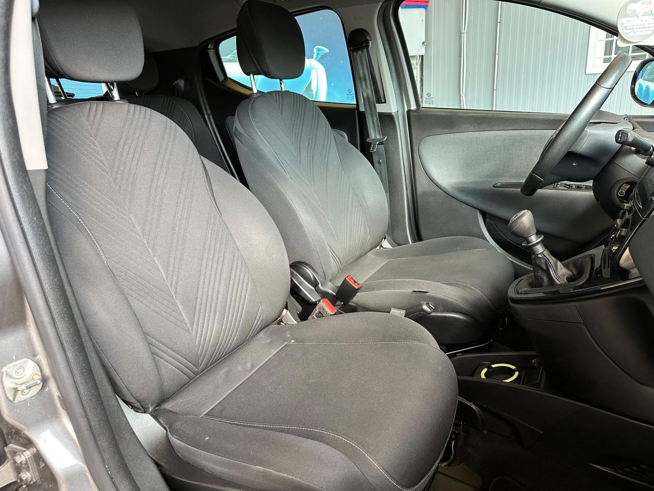 Lancia Ypsilon 1.0 FireFly 5 porte S&S Hybrid Silver