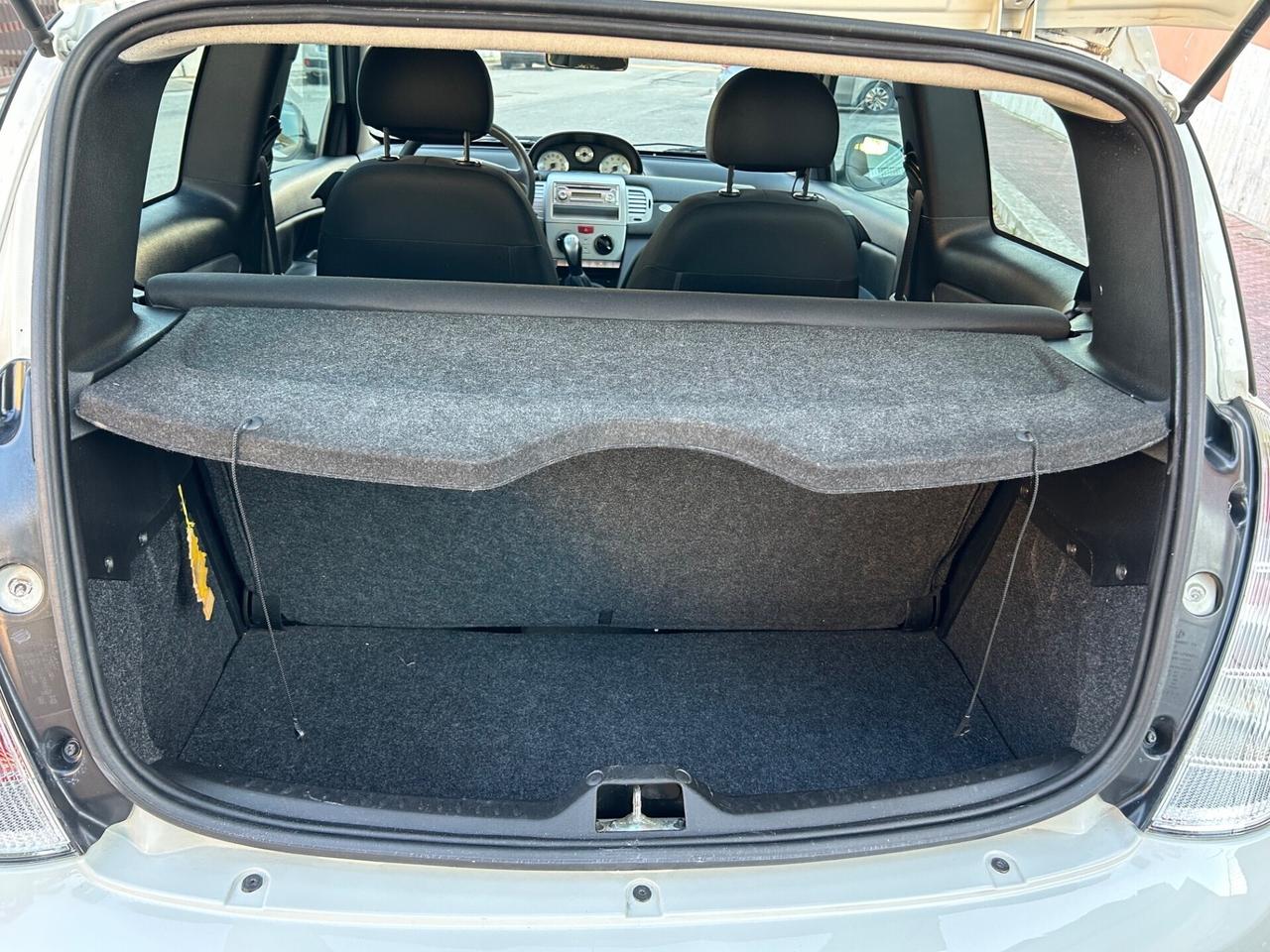 Lancia Ypsilon 1.3 MJT 75 CV Unyca