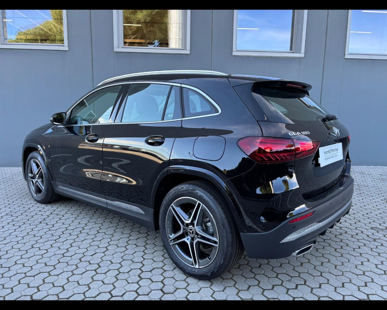 Mercedes-Benz GLA-H247 2023 - GLA 180 AMG Line Premium auto