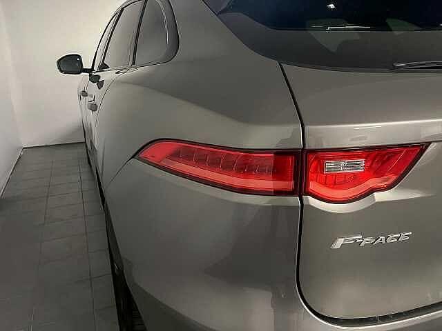 Jaguar F-PACE 2.0 D 180 CV aut. R-Sport