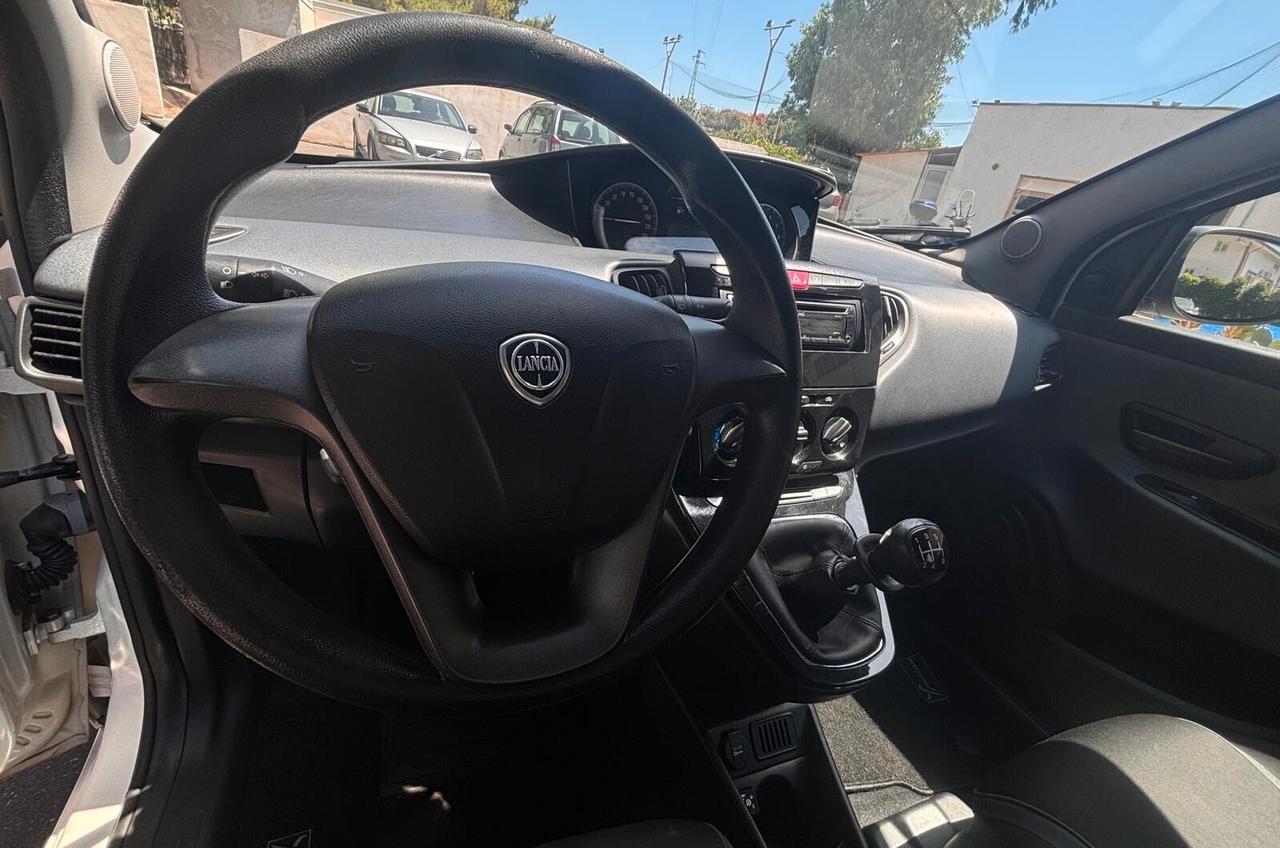 Lancia Ypsilon 1.2 69 CV 5 porte GPL Ecochic Silver