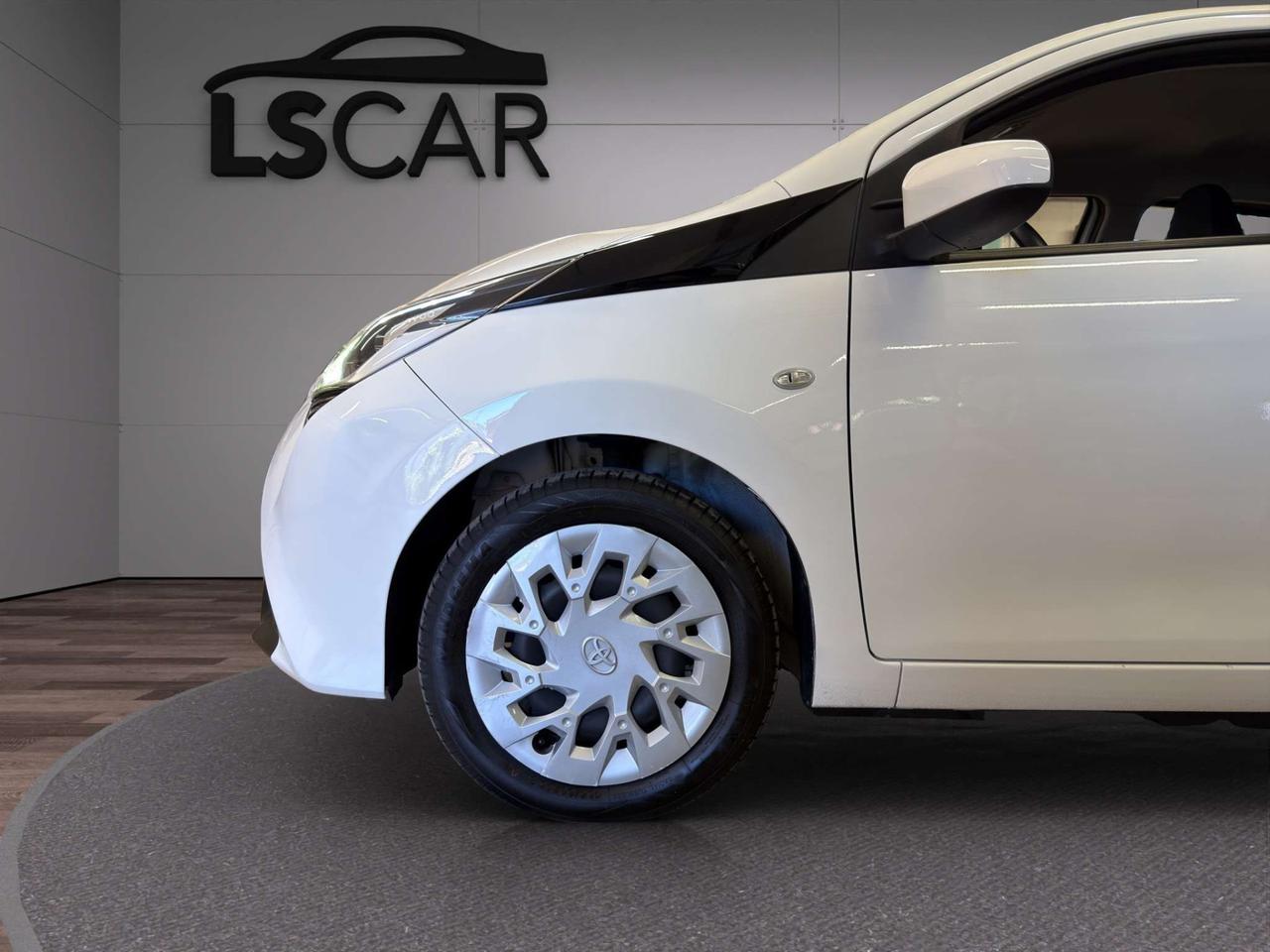 Toyota Aygo Aygo 5p 1.0 x-business 72cv