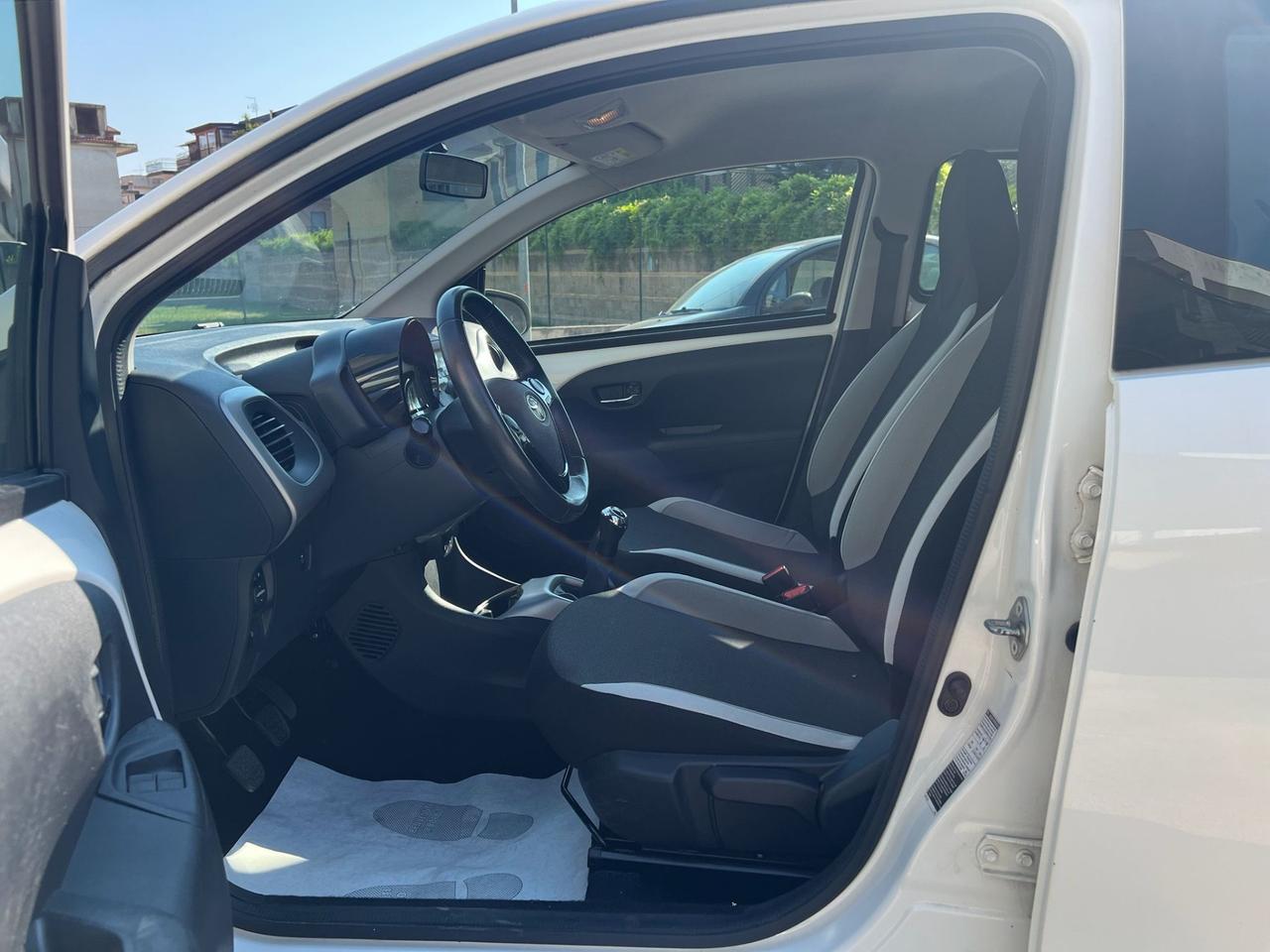 Toyota Aygo 1.0 VVT-i 69 CV 5 porte x-cool CLIMA/BLUETOOTH