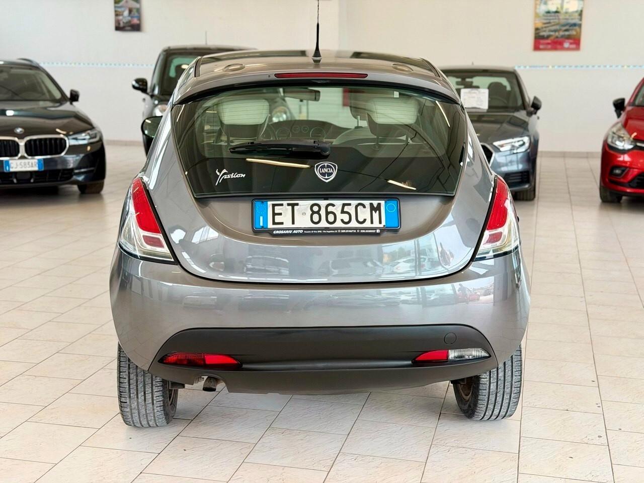 Lancia Ypsilon 0.9 TwinAir 85 CV 5 porte Metano Ecochic Silver