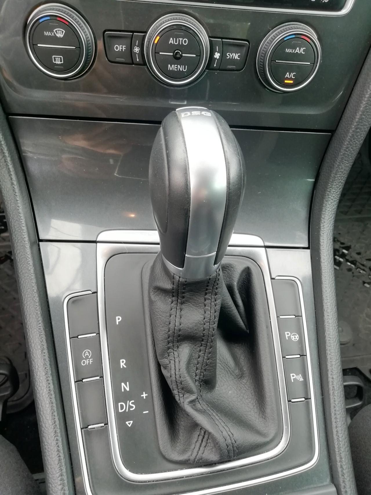Volkswagen Golf 1.6 TDI 115 CV DSG 5p. Executive BlueMotion Technology "Fari LED"