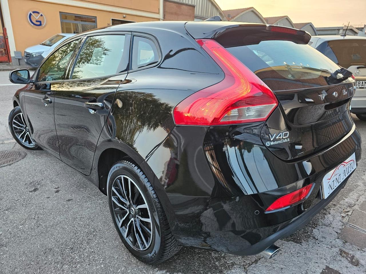 Volvo V40 2.0 D2 120cv Business Plus*Navi*Led*Pdc*Euro6*