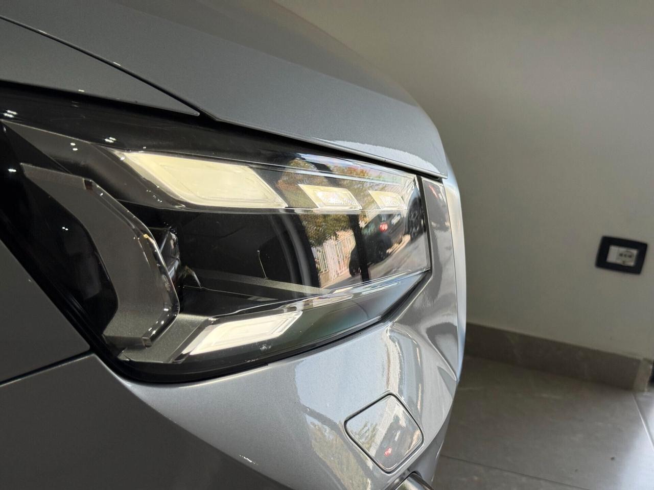Audi Q2 30 TDI S tronic Identity Black