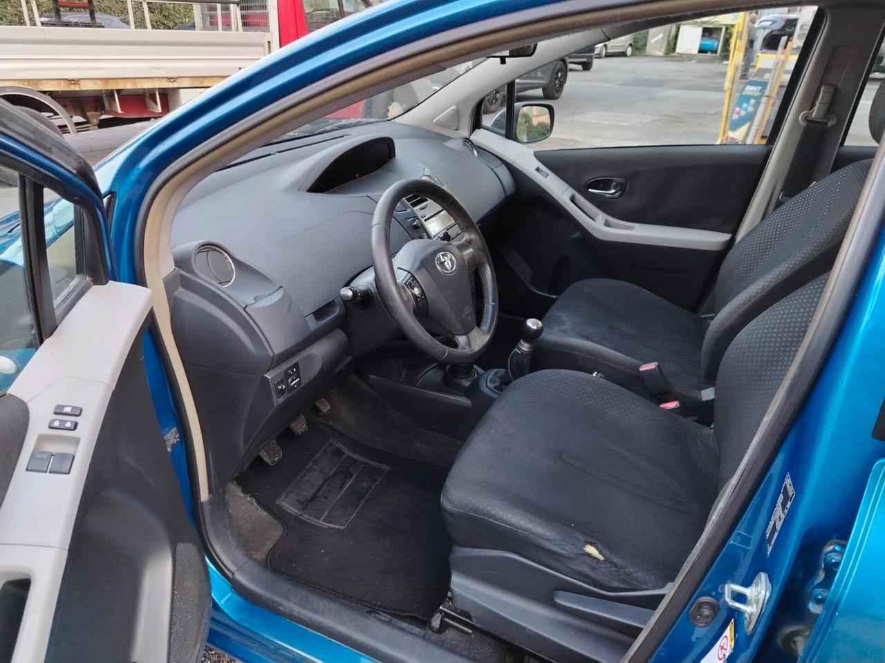 Toyota Yaris 1.0 5 porte Sol