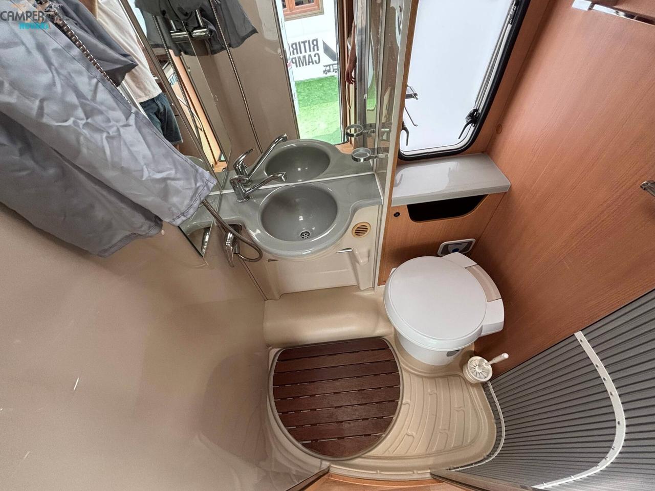 CHALLENGER GENESIS 55 - mansardato con letti a castello in coda