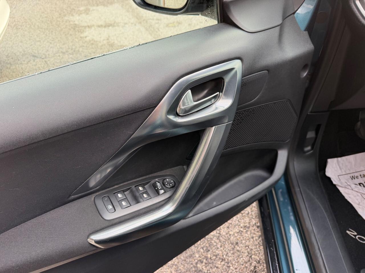 Peugeot 2008 1.2 Turbo Benzina Neopatentati