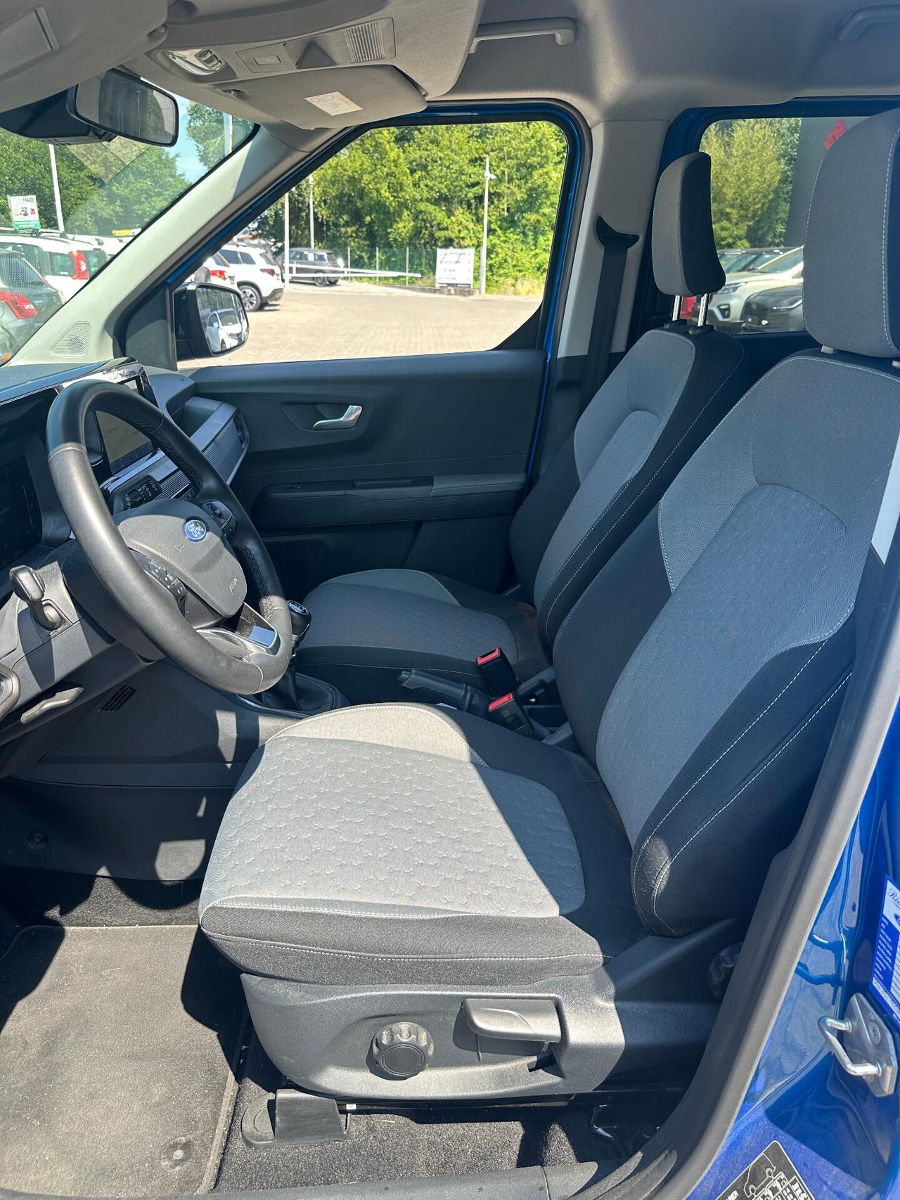 Ford Tourneo Courier 1.0 EcoBoost Titanium