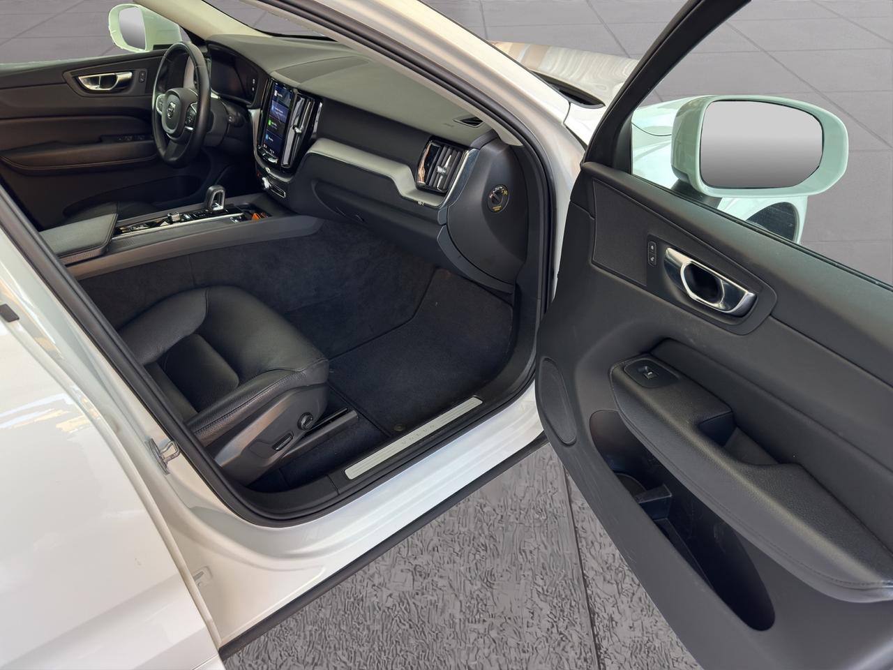 VOLVO XC60 B4 AWD MILD HYBRID MOMENTUM - 2021