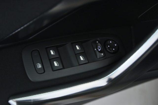 PEUGEOT 2008 BlueHDi 100 Allure Retrocamera