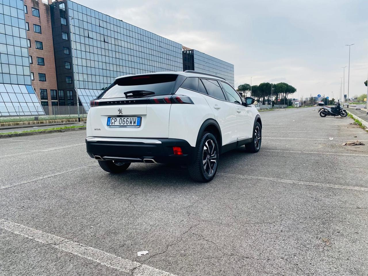Peugeot 2008 PureTech 130 S&S EAT8 GT