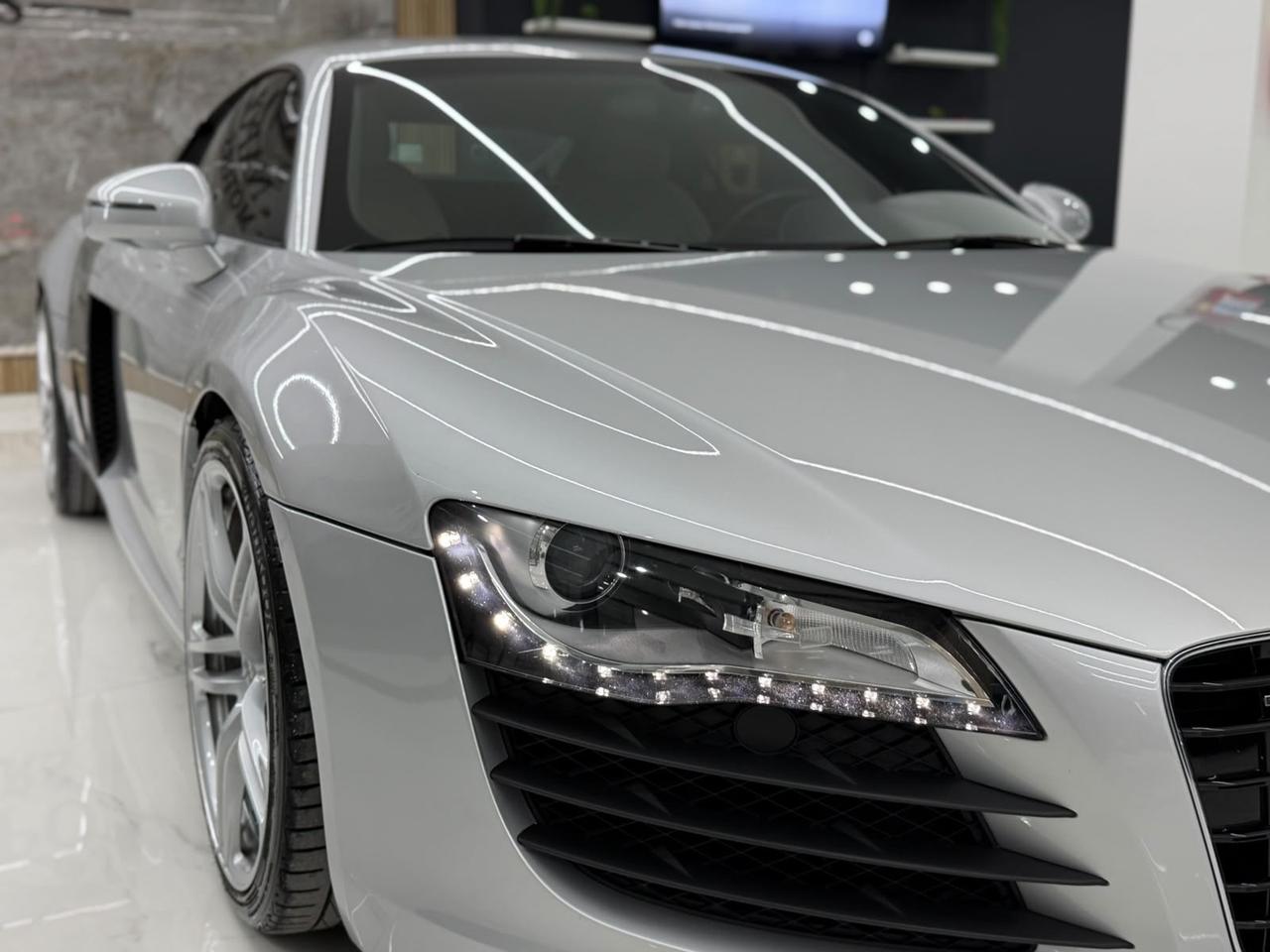 Audi R8 4.2 V8 FSI quattro R tronic