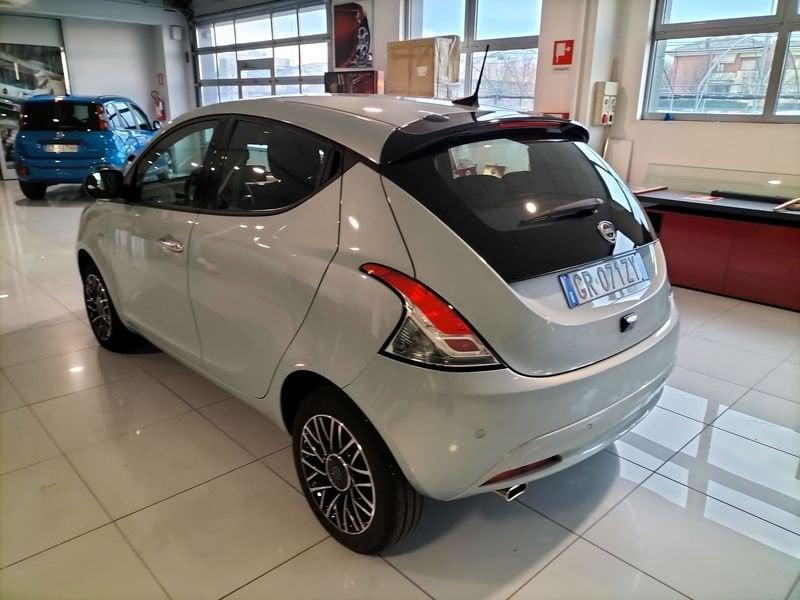 Lancia Ypsilon 1.0 FireFly 5 porte S&S Hybrid Platino