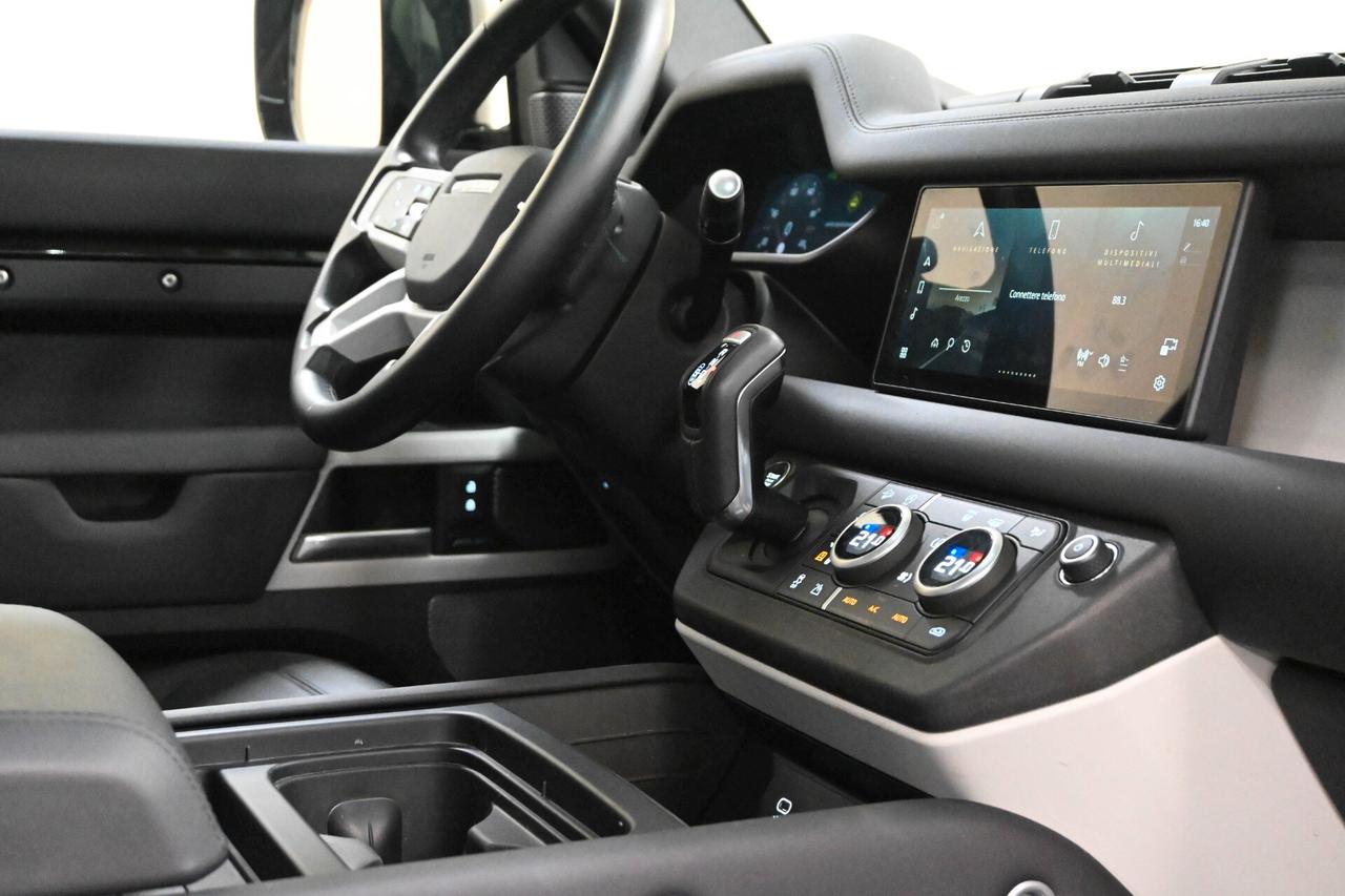 LAND ROVER Defender (2019) Defender 110 3.0D I6...