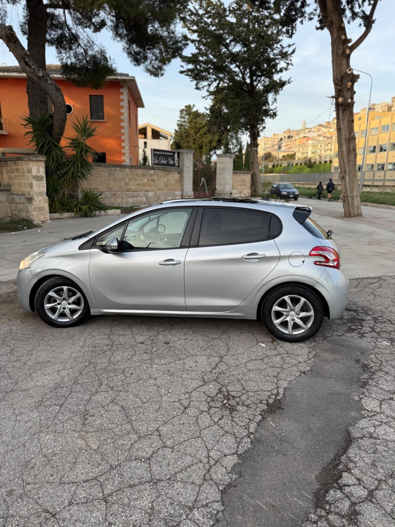 Peugeot 208 1.4 HDi 68 CV 5 porte Mix