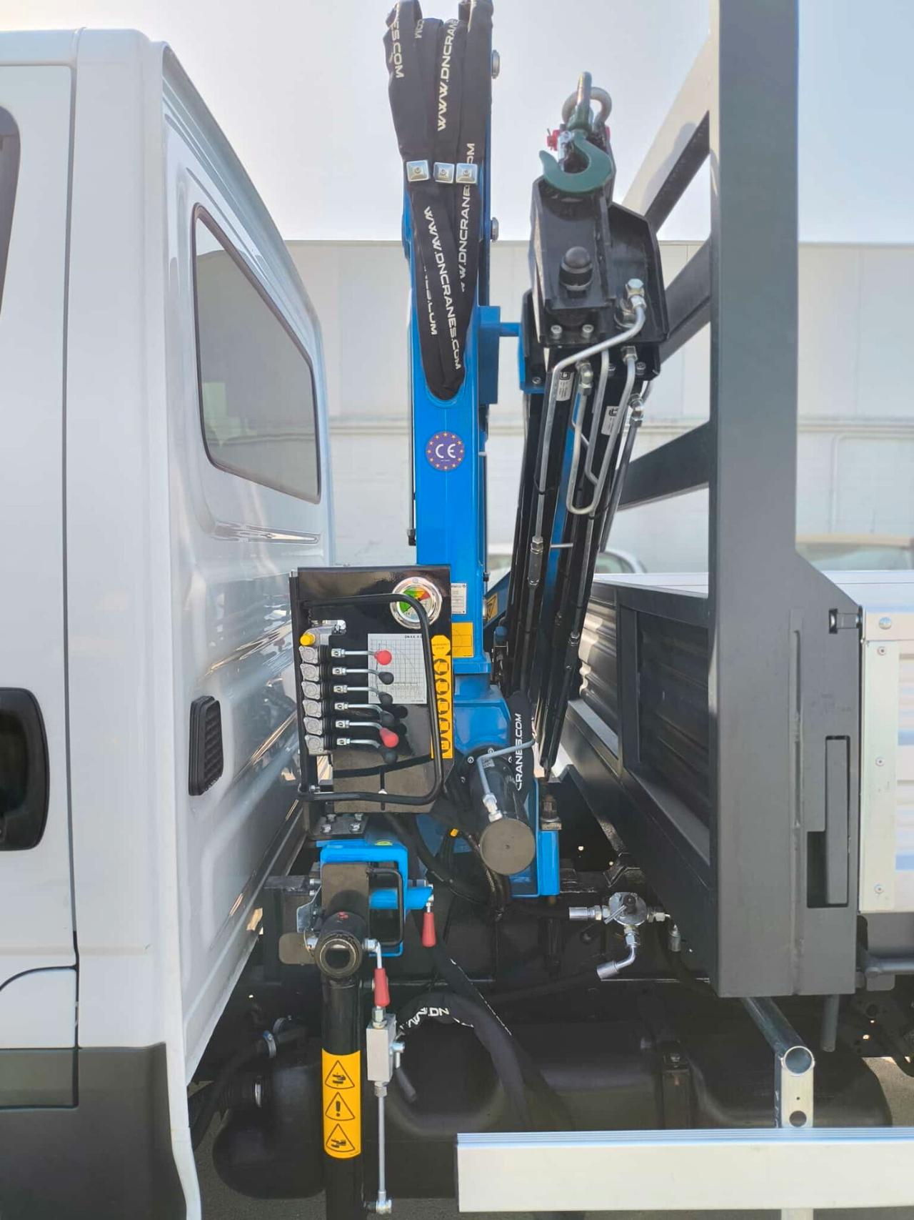 IVECO DAILY 3000 CC. 150 CV. CON GRU E RIBALTABILE NUOVO RIF:3325